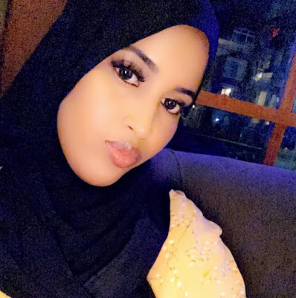 Meet your Posher, Muna